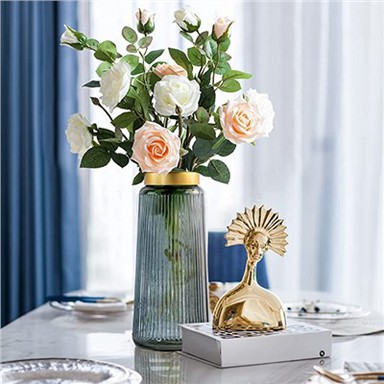 Klassik chiziqli shisha vaza